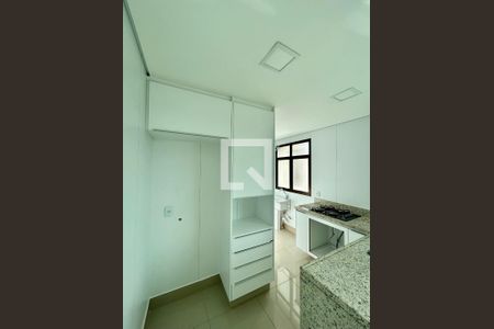 Cozinha de apartamento à venda com 1 quarto, 42m² em Vila Castela, Nova Lima