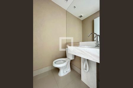 Banheiro de apartamento à venda com 1 quarto, 42m² em Vila Castela, Nova Lima