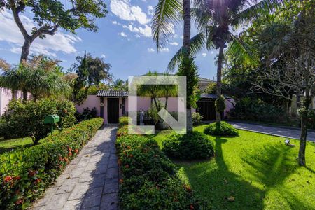 Casa de condomínio à venda com 850m², 5 quartos e 6 vagasFachada