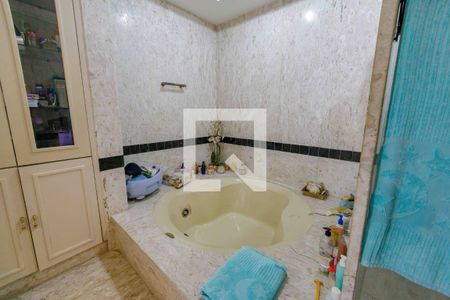 Casa de condomínio à venda com 850m², 5 quartos e 6 vagasBanheiro Suíte 3