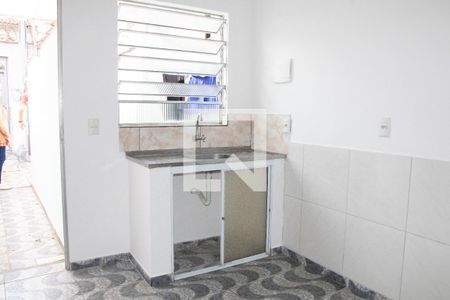 Sala e Cozinha de casa para alugar com 1 quarto, 40m² em Parque Ramos Freitas, São Paulo