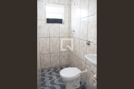 Banheiro de casa para alugar com 1 quarto, 40m² em Parque Ramos Freitas, São Paulo