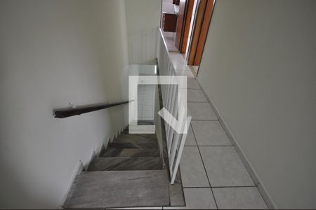 Casa à venda com 103m², 3 quartos e 3 vagasEscada