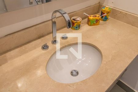 Casa de condomínio para alugar com 164m², 3 quartos e 2 vagasBanheiro da Suíte