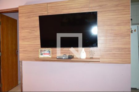 Sala de casa de condomínio à venda com 3 quartos, 90m² em Lúcio de Abreu, Contagem