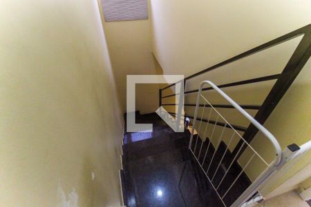Escada de casa à venda com 2 quartos, 75m² em Vila Santana, São Paulo