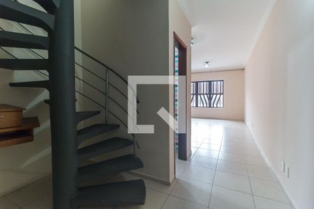 Sala de casa para alugar com 3 quartos, 140m² em Vila Oliveira, Mogi das Cruzes