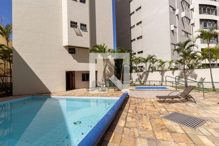 Apartamento à venda com 110m², 3 quartos e 2 vagas Apartamento à venda com 110m², 3 quartos e 2 vagasÁrea comum - Piscina