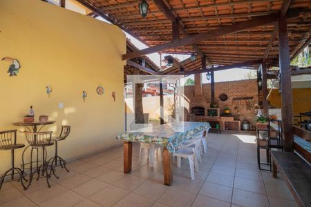 Casa para alugar com 450m², 6 quartos e 4 vagas Casa para alugar com 450m², 6 quartos e 4 vagasQuintal