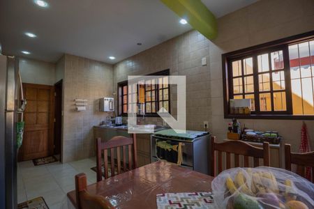 Casa para alugar com 450m², 6 quartos e 4 vagas Casa para alugar com 450m², 6 quartos e 4 vagasCozinha