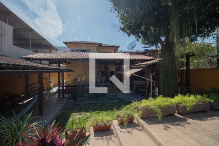 Casa para alugar com 450m², 6 quartos e 4 vagas Casa para alugar com 450m², 6 quartos e 4 vagasQuintal