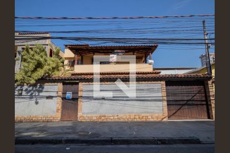 Casa para alugar com 450m², 6 quartos e 4 vagas Casa para alugar com 450m², 6 quartos e 4 vagasFachada