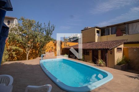 Casa para alugar com 450m², 6 quartos e 4 vagas Casa para alugar com 450m², 6 quartos e 4 vagasPiscina