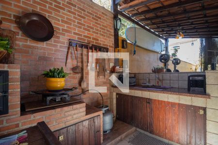 Casa para alugar com 450m², 6 quartos e 4 vagas Casa para alugar com 450m², 6 quartos e 4 vagasÁrea comum - Churrasqueira