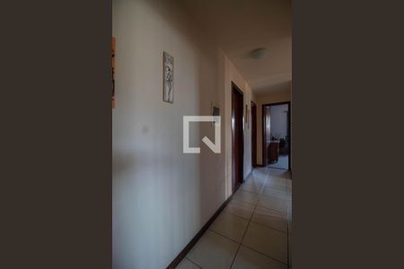 Casa para alugar com 450m², 6 quartos e 4 vagas Casa para alugar com 450m², 6 quartos e 4 vagasCorredor