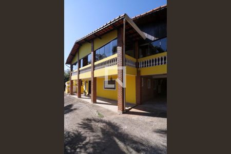 Casa para alugar com 649m², 5 quartos e 7 vagas Casa para alugar com 649m², 5 quartos e 7 vagasFachada