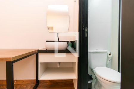 Banheiro de kitnet/studio para alugar com 1 quarto, 25m² em Quinta da Paineira, São Paulo