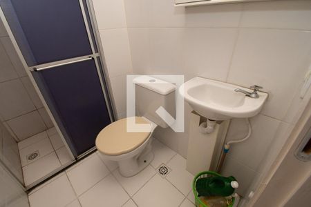 banheiro de apartamento à venda com 2 quartos, 44m² em Santos Dumont, São Leopoldo