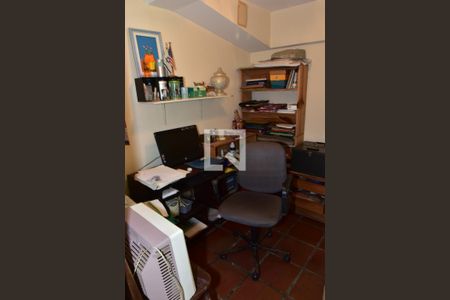 Casa à venda com 180m², 3 quartos e 3 vagasQuarto de Serviço