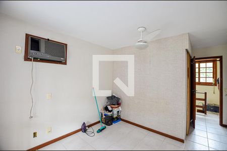 Casa de condomínio à venda com 263m², 4 quartos e 2 vagas Casa de condomínio à venda com 263m², 4 quartos e 2 vagasSuíte 2