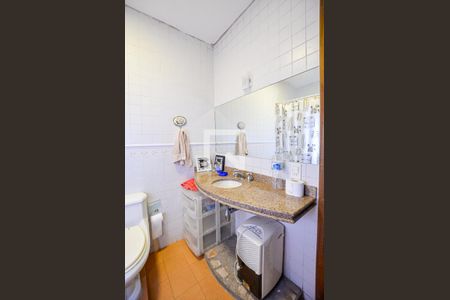 Casa de condomínio à venda com 263m², 4 quartos e 2 vagas Casa de condomínio à venda com 263m², 4 quartos e 2 vagasBanheiro