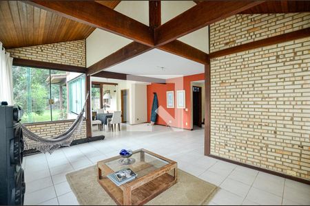 Sala de casa de condomínio para alugar com 4 quartos, 263m² em Muriqui, Niterói