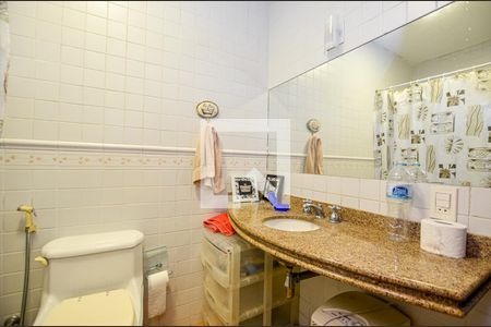 Casa de condomínio à venda com 263m², 4 quartos e 2 vagas Casa de condomínio à venda com 263m², 4 quartos e 2 vagasBanheiro