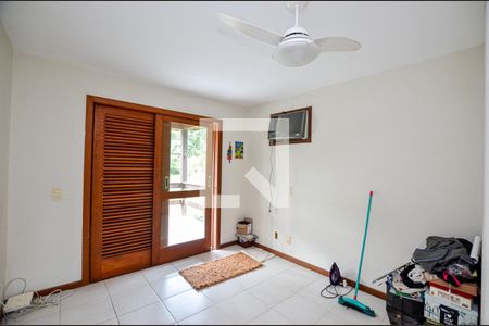 Casa de condomínio à venda com 263m², 4 quartos e 2 vagas Casa de condomínio à venda com 263m², 4 quartos e 2 vagasSuíte 2