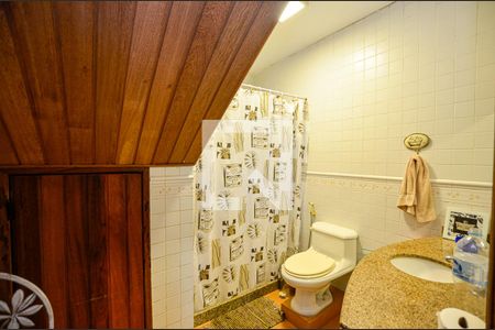 Casa de condomínio à venda com 263m², 4 quartos e 2 vagas Casa de condomínio à venda com 263m², 4 quartos e 2 vagasBanheiro