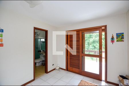 Casa de condomínio à venda com 263m², 4 quartos e 2 vagas Casa de condomínio à venda com 263m², 4 quartos e 2 vagasSuíte 2