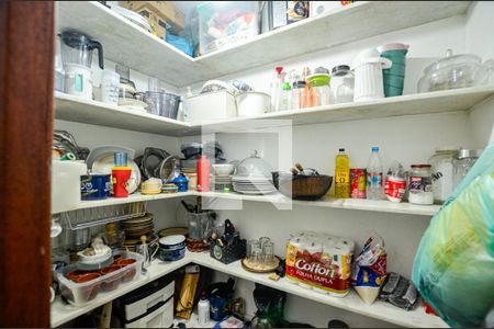 Casa de condomínio à venda com 263m², 4 quartos e 2 vagas Casa de condomínio à venda com 263m², 4 quartos e 2 vagasDespensa