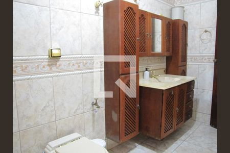 Casa à venda com 200m², 4 quartos e 2 vagasBanheiro Térreo