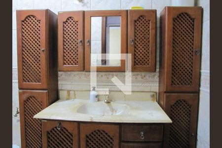 Casa à venda com 200m², 4 quartos e 2 vagasBanheiro Térreo