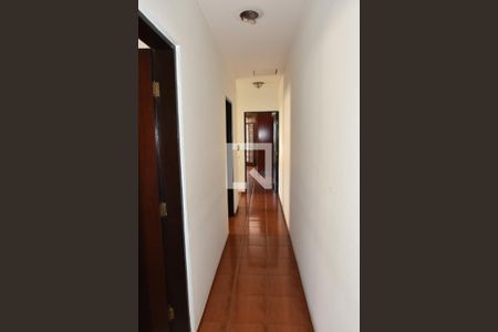 Casa à venda com 265m², 3 quartos e 2 vagasCorredor