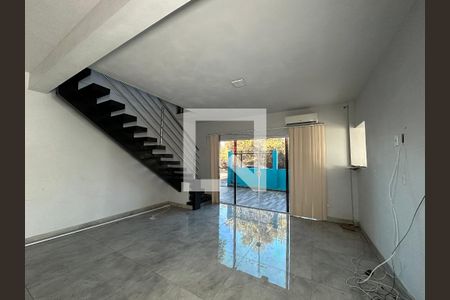 Sala 1 de casa à venda com 3 quartos, 300m² em Vicentina, São Leopoldo
