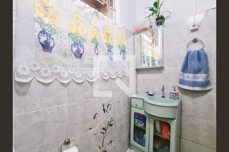 Casa à venda com 90m², 3 quartos e 2 vagasBanheiro social