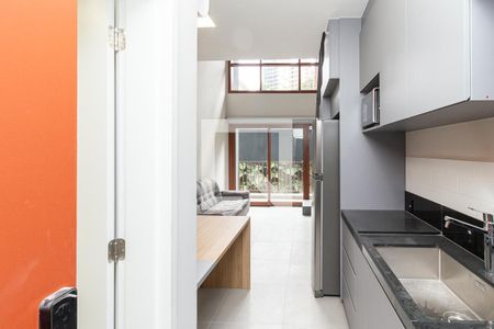 Cozinha de apartamento para alugar com 1 quarto, 45m² em Jardim das Bandeiras, São Paulo