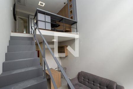 Escada de apartamento para alugar com 1 quarto, 45m² em Jardim das Bandeiras, São Paulo