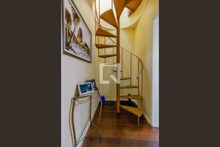 Escada de apartamento à venda com 3 quartos, 201m² em Menino Deus, Porto Alegre