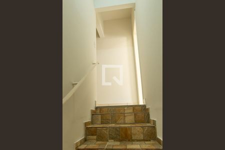 Escada de casa para alugar com 2 quartos, 78m² em Vila Santa Catarina, Americana