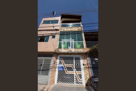 Casa para alugar com 249m², 2 quartos e 1 vaga Casa para alugar com 249m², 2 quartos e 1 vagaFachada