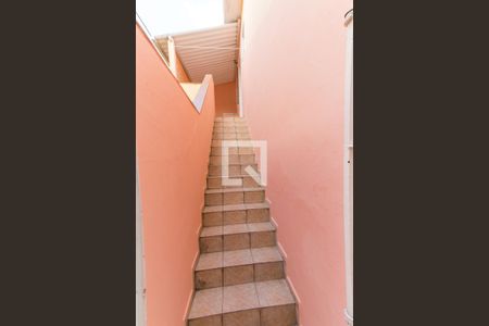 Casa de condomínio para alugar com 58m², 2 quartos e sem vaga Casa de condomínio para alugar com 58m², 2 quartos e sem vagaEscada