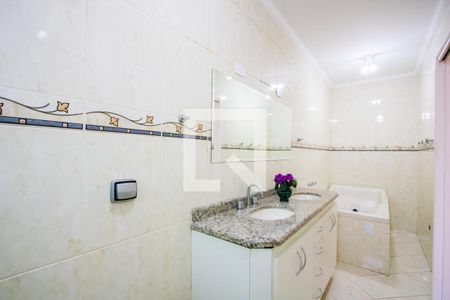 Casa para alugar com 200m², 4 quartos e 4 vagasBanheiro do quarto 1