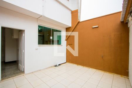Casa para alugar com 200m², 4 quartos e 4 vagasQuintal