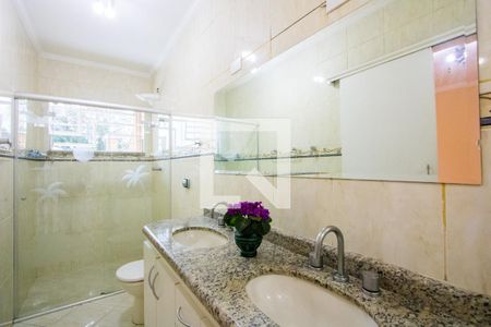 Casa para alugar com 200m², 4 quartos e 4 vagasBanheiro do quarto 1