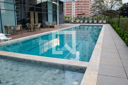 Apartamento à venda com 184m², 3 quartos e 3 vagas Apartamento à venda com 184m², 3 quartos e 3 vagasÁrea comum - Piscina