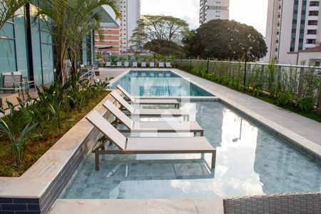 Apartamento à venda com 184m², 3 quartos e 3 vagas Apartamento à venda com 184m², 3 quartos e 3 vagasÁrea comum - Piscina