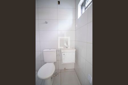 Banheiro de kitnet/studio para alugar com 1 quarto, 18m² em Setor Pedro Ludovico, Goiânia