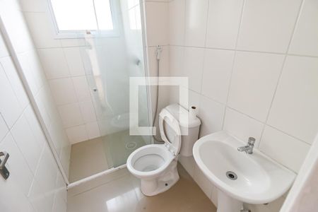 Banheiro de apartamento para alugar com 2 quartos, 49m² em Jardim Henriqueta, Taboão da Serra