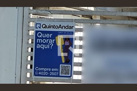 Apartamento à venda com 43m², 2 quartos e 1 vaga Apartamento à venda com 43m², 2 quartos e 1 vagaPlaquinha instalada no portão do imóvel